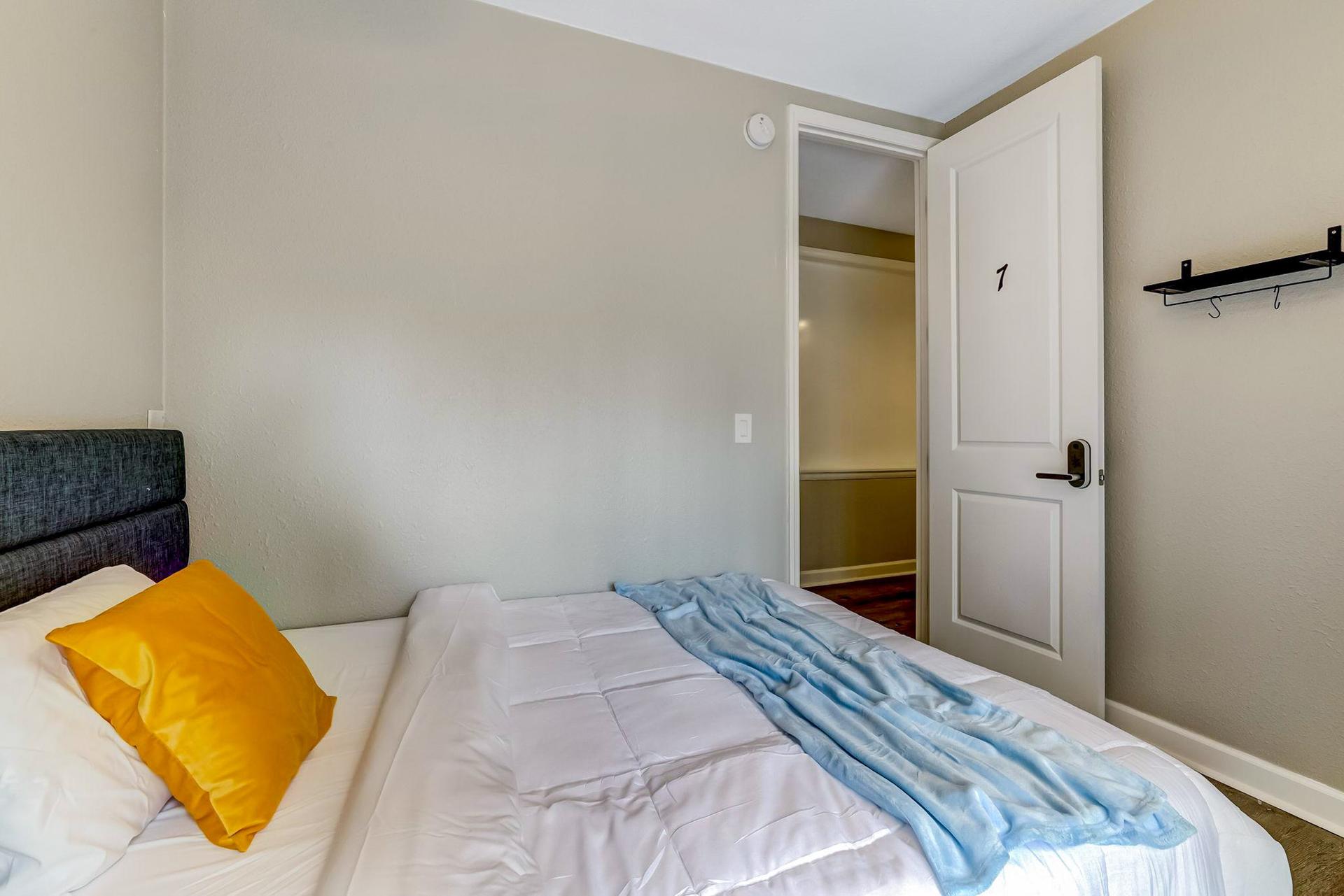bedroom, detected:bed