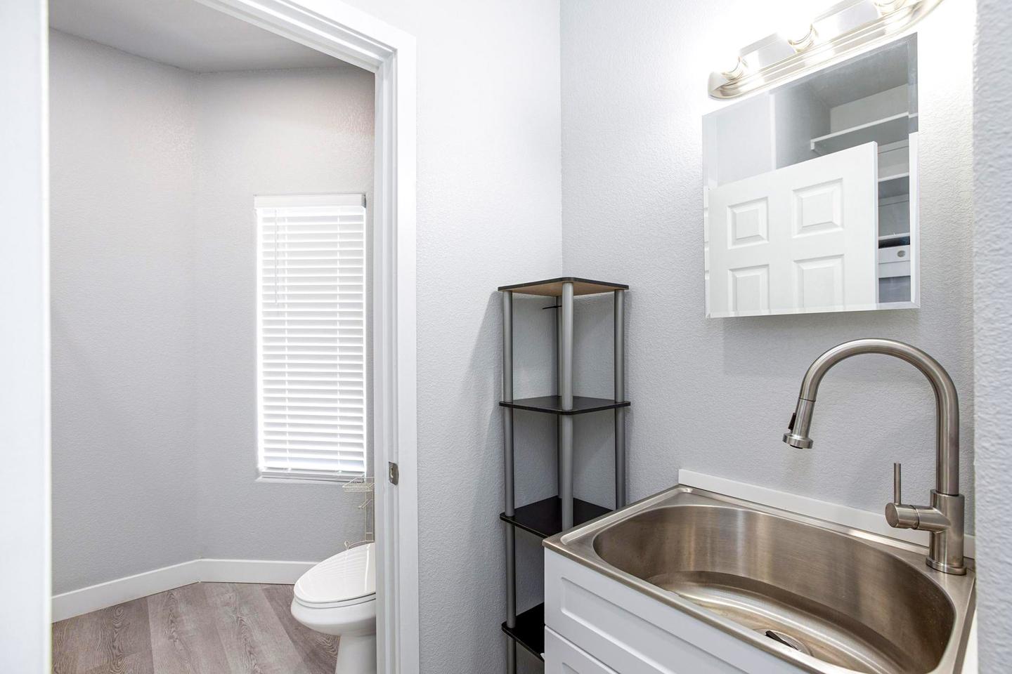 Bathroom(s)
