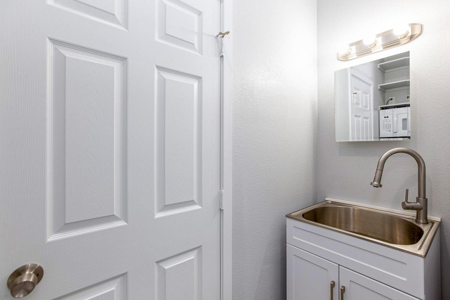 Bathroom(s)
