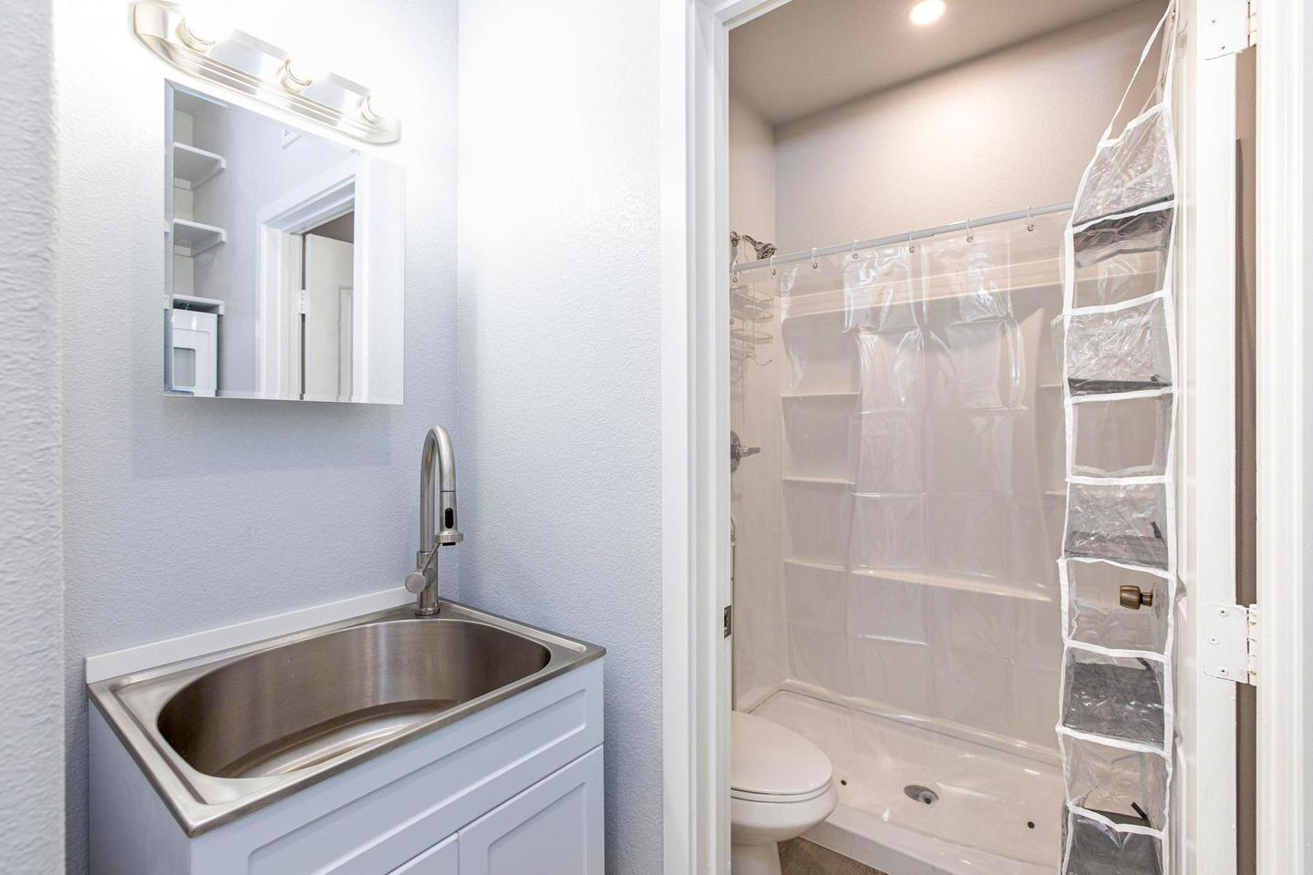 Bathroom(s)