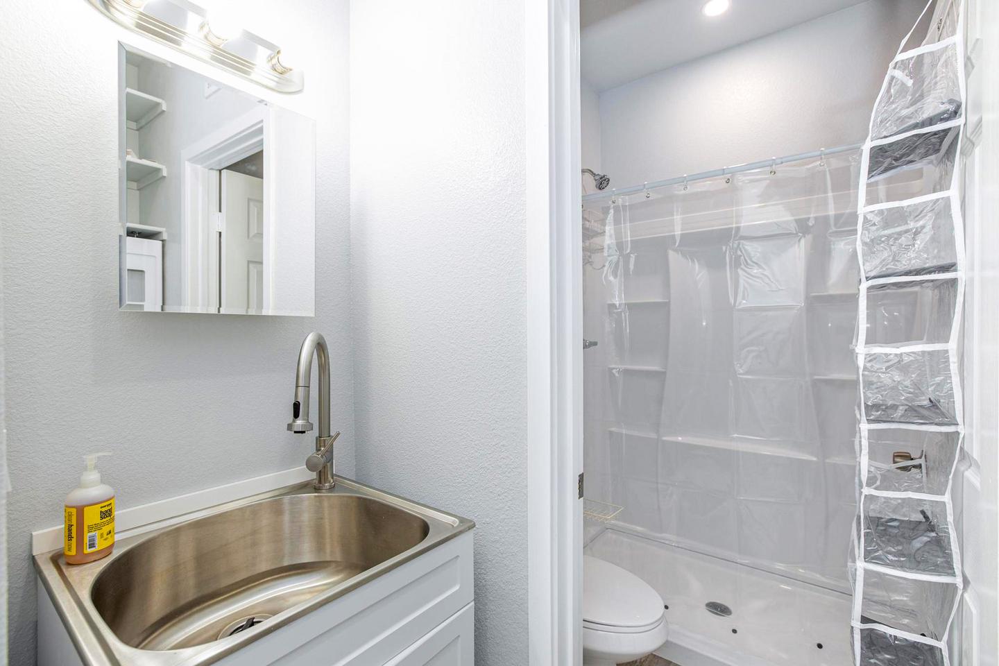 Bathroom(s)