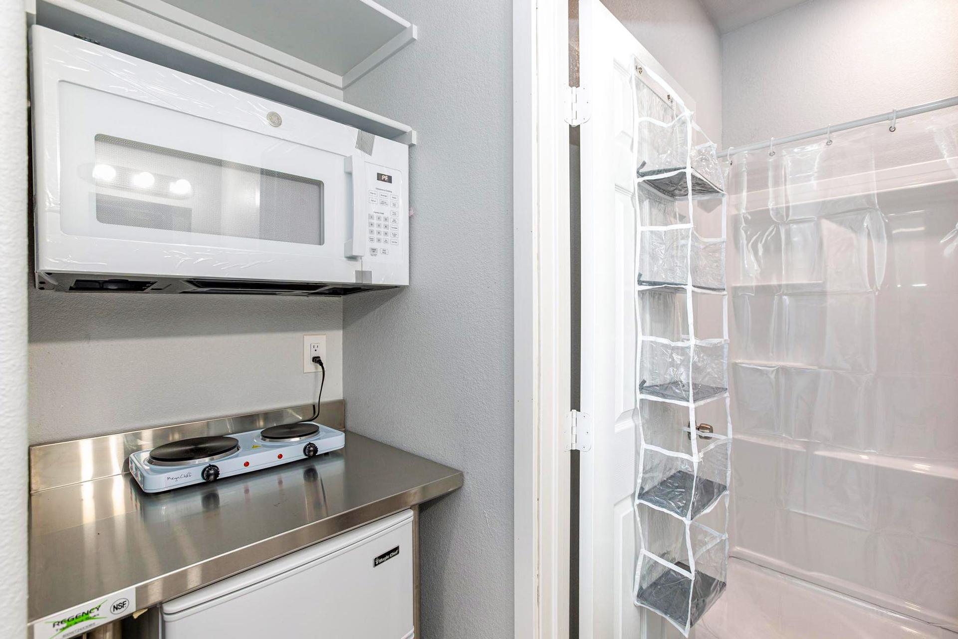 kitchen, detected:kitchen stove, refrigerator, gas stove, microwave oven, stove