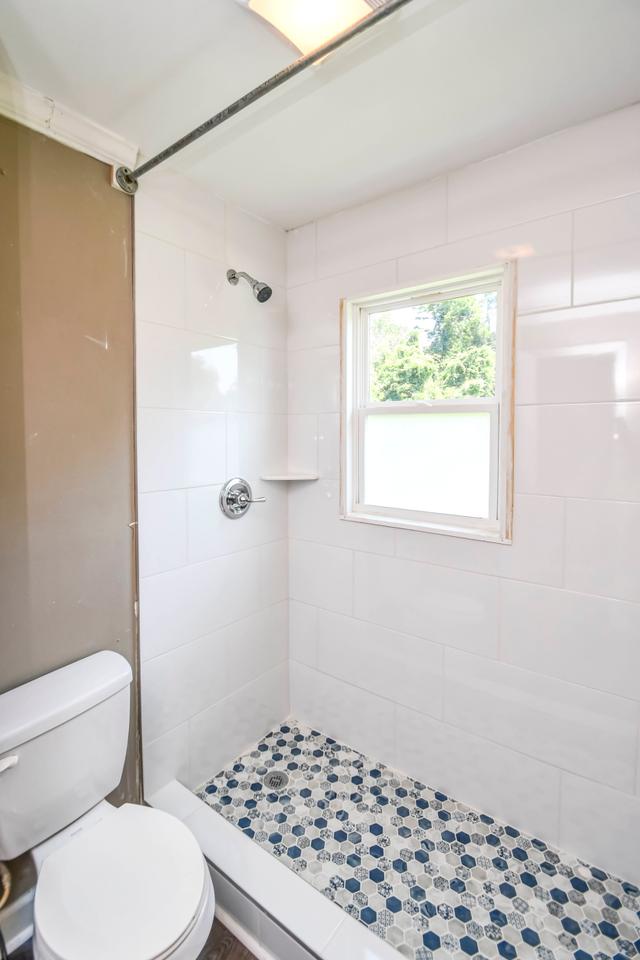 Bathroom(s)