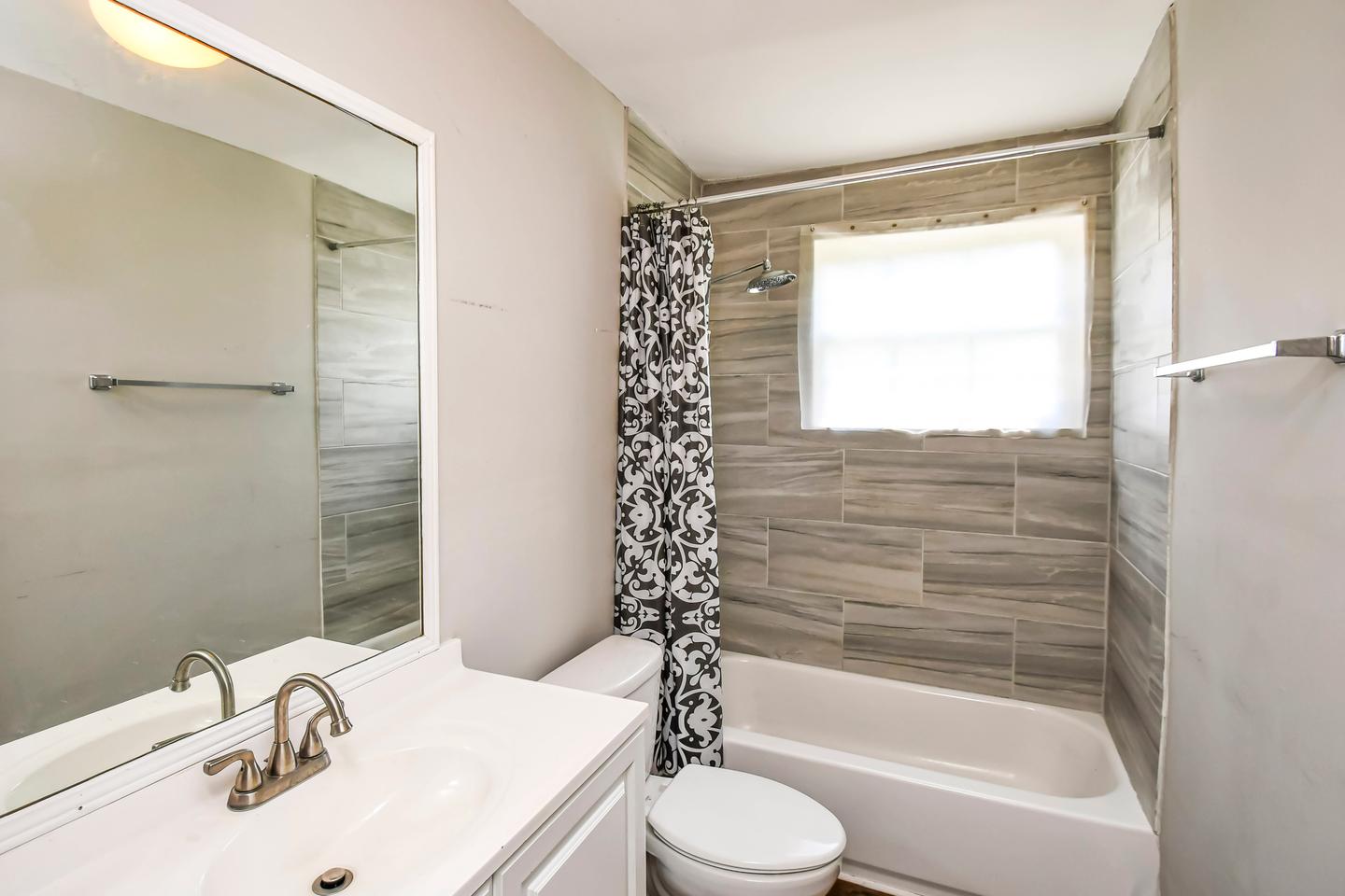 Bathroom(s)