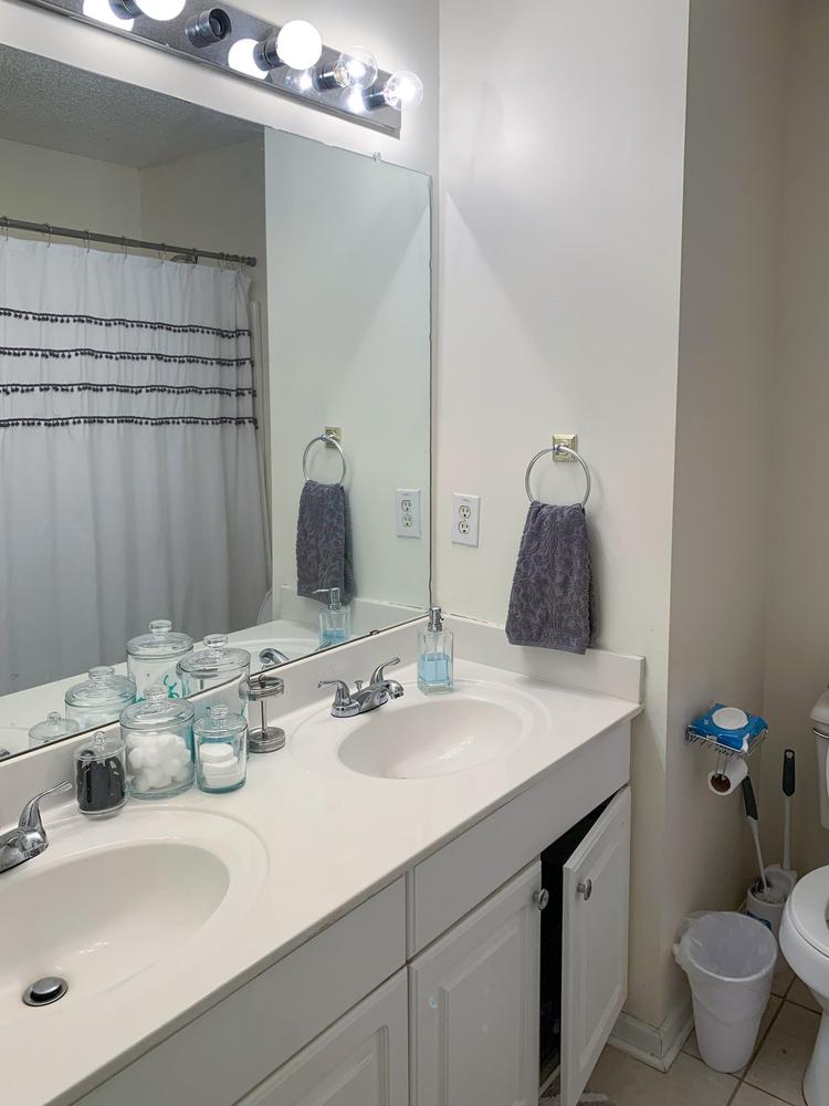 Bathroom(s)