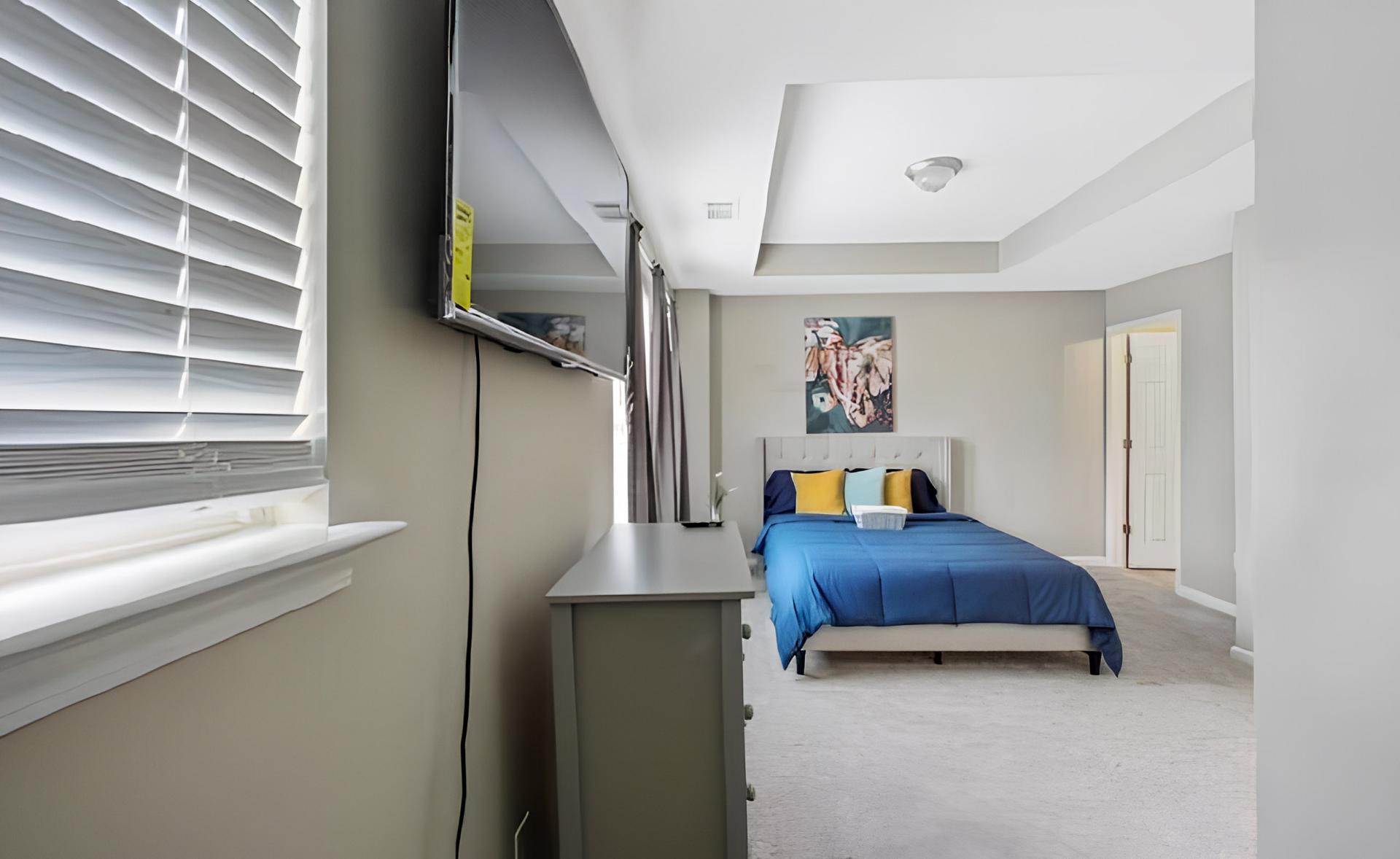 bedroom, detected:bed, carpet