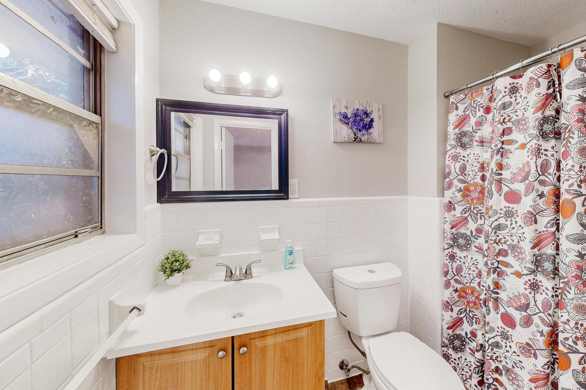 bathroom, detected:shower, bathtub