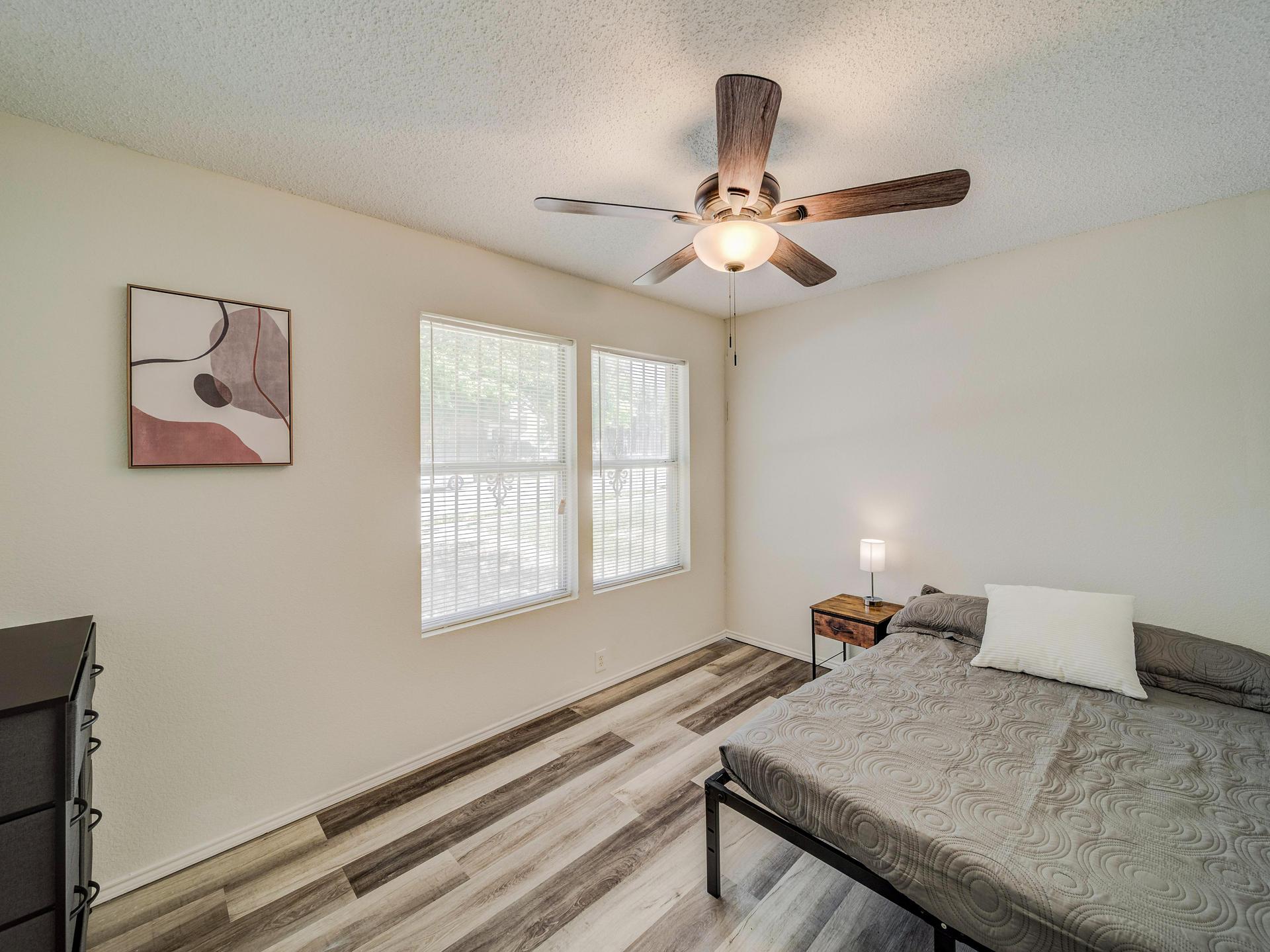 bedroom, detected:ceiling fan, window blind, bed