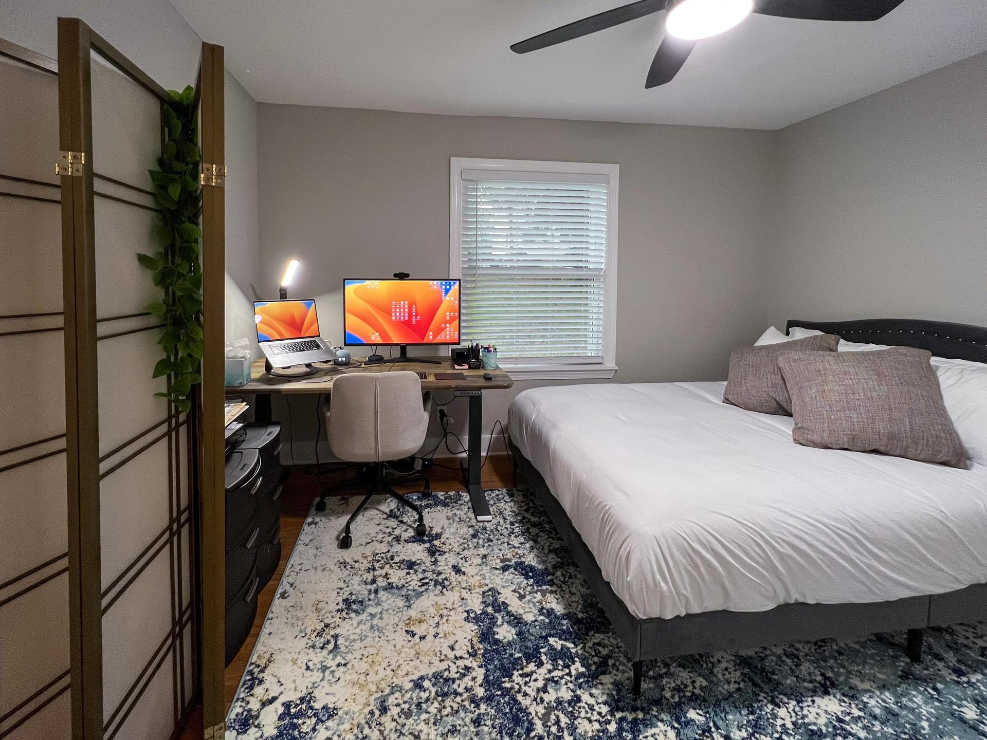 bedroom, detected:ceiling fan, bed, window blind