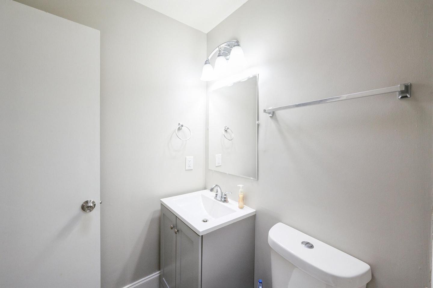 Bathroom(s)