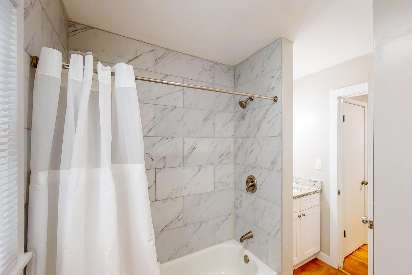 Bathroom(s)