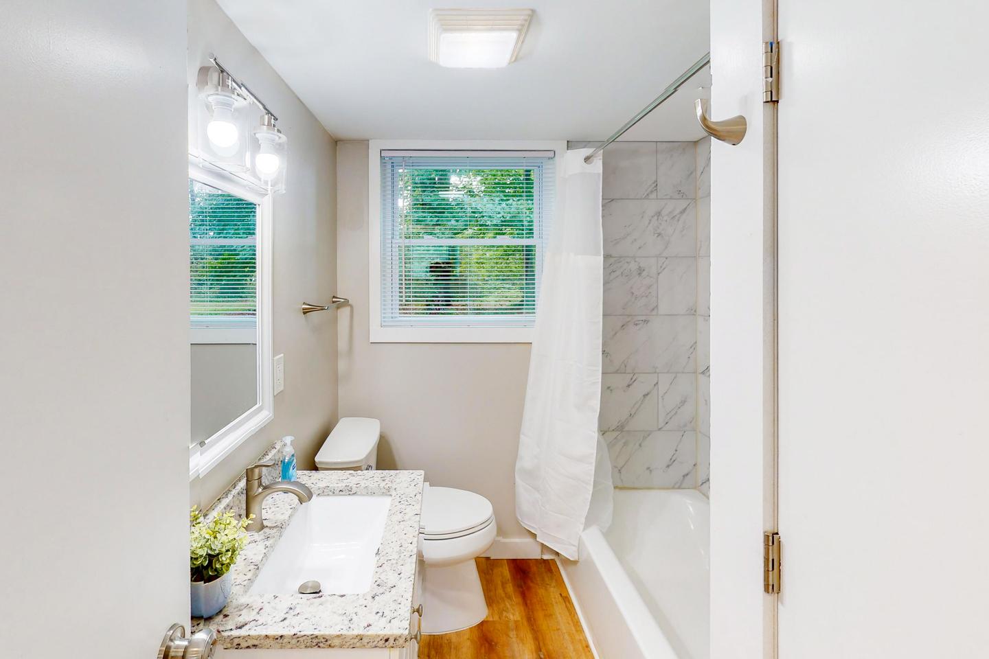 Bathroom(s)