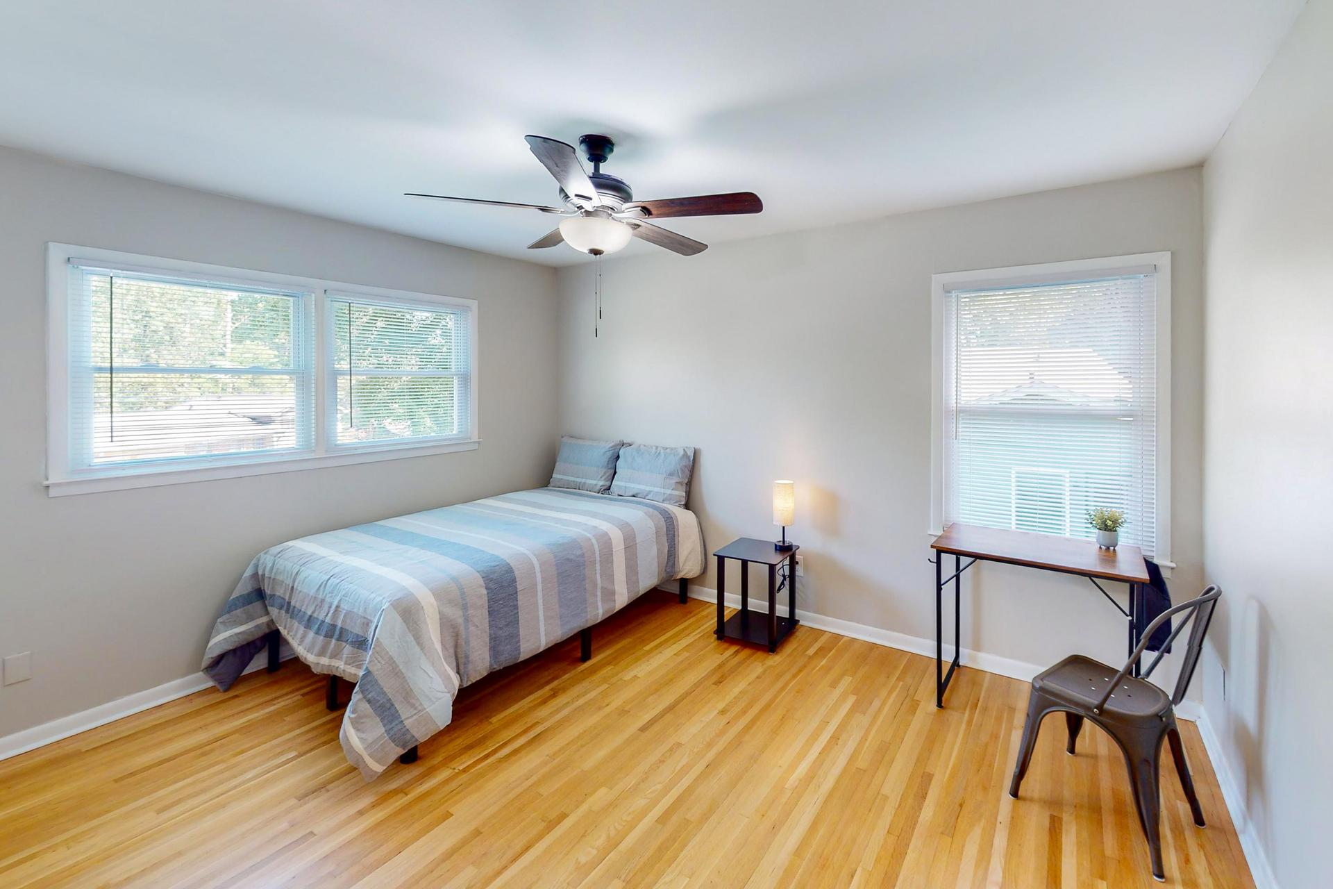 bedroom, detected:ceiling fan, window blind, bed