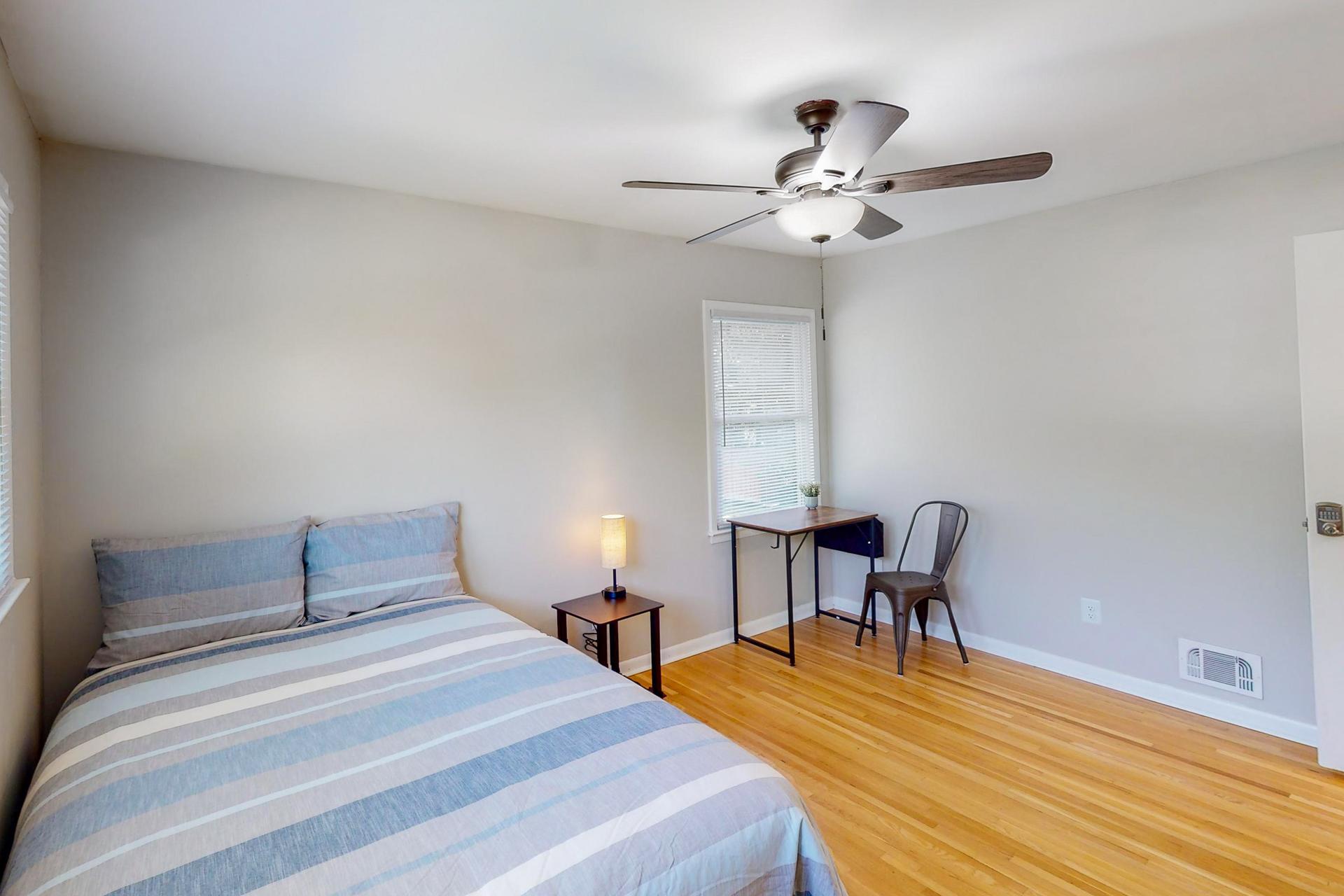 bedroom, detected:ceiling fan, window blind, bed