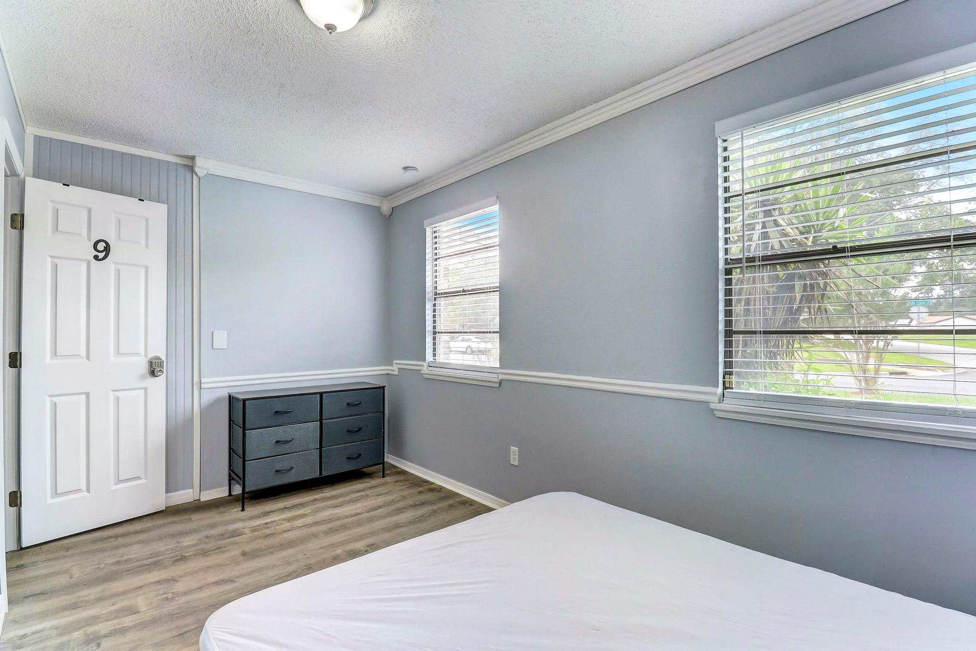 bedroom, detected:window blind, bed
