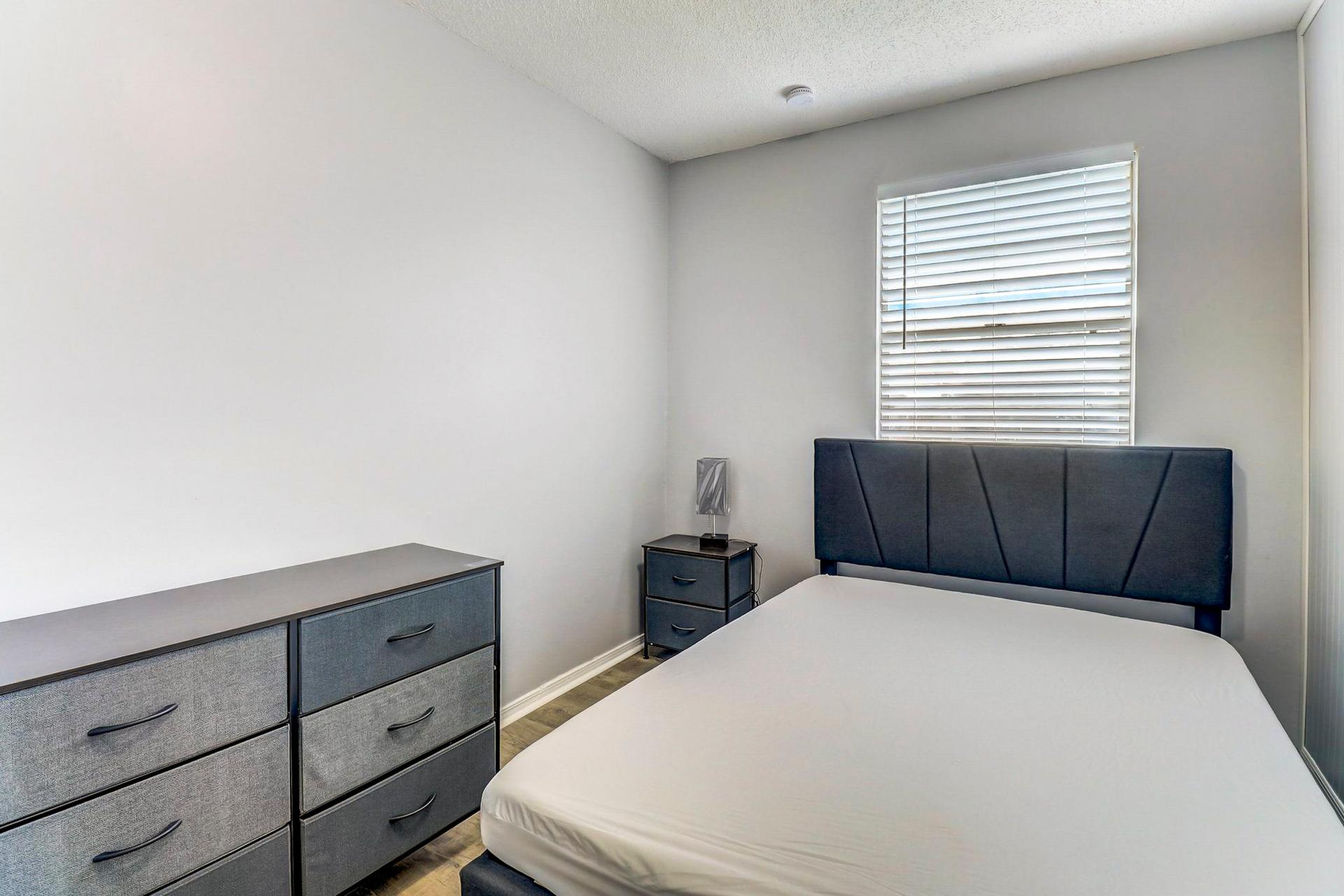 bedroom, detected:window blind, bed