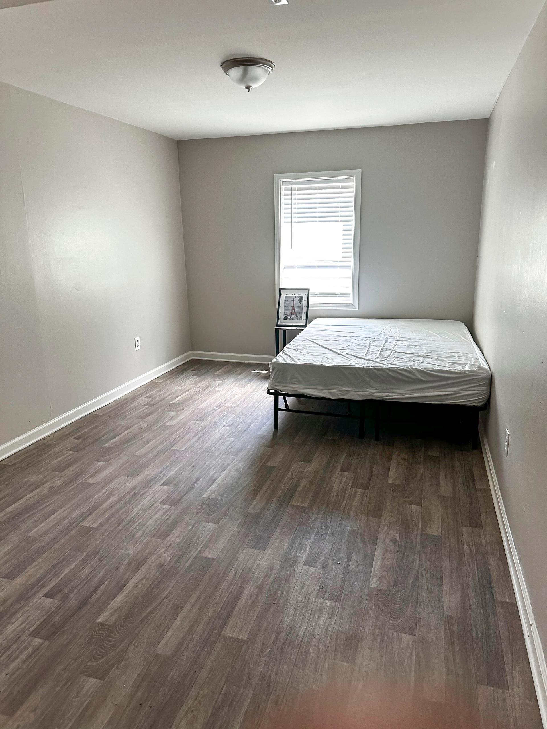 bedroom, detected:window blind, bed