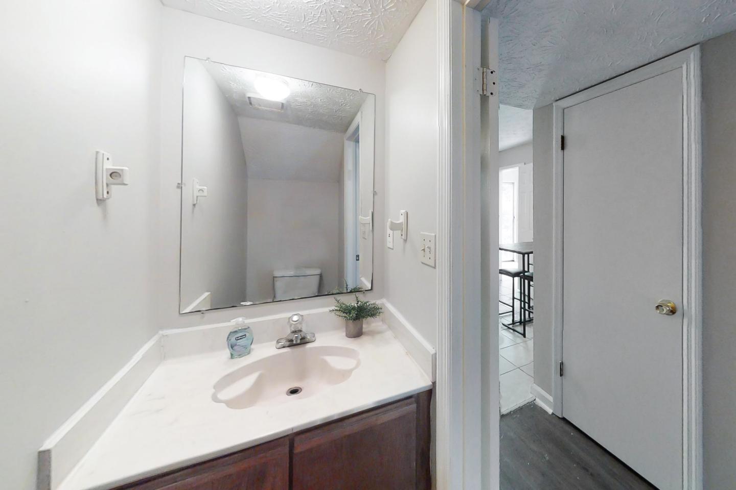 Bathroom(s)