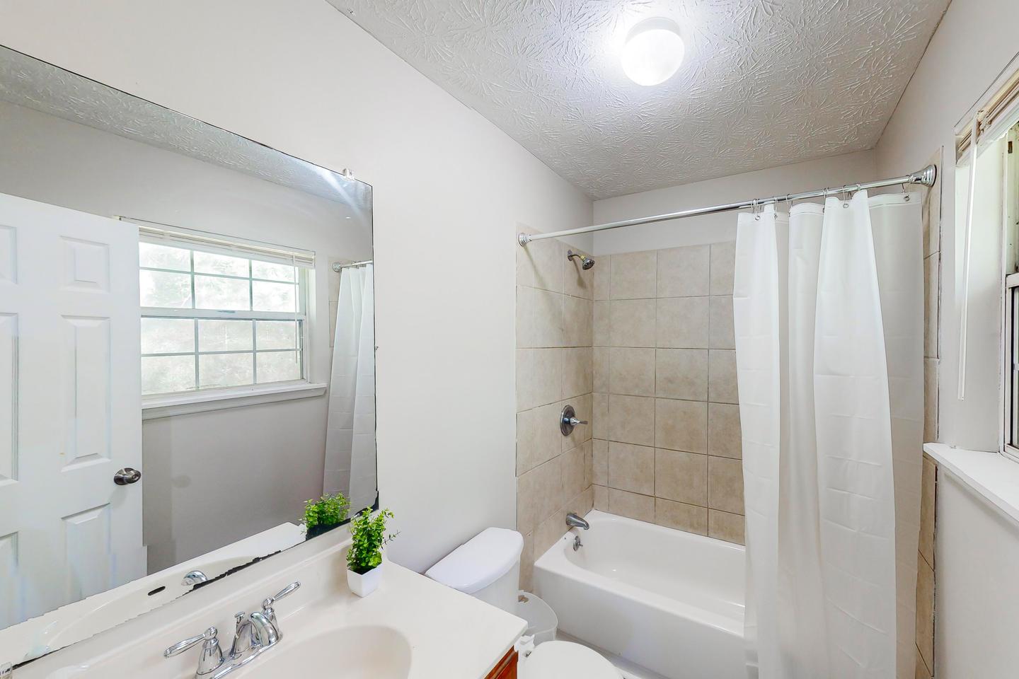 Bathroom(s)