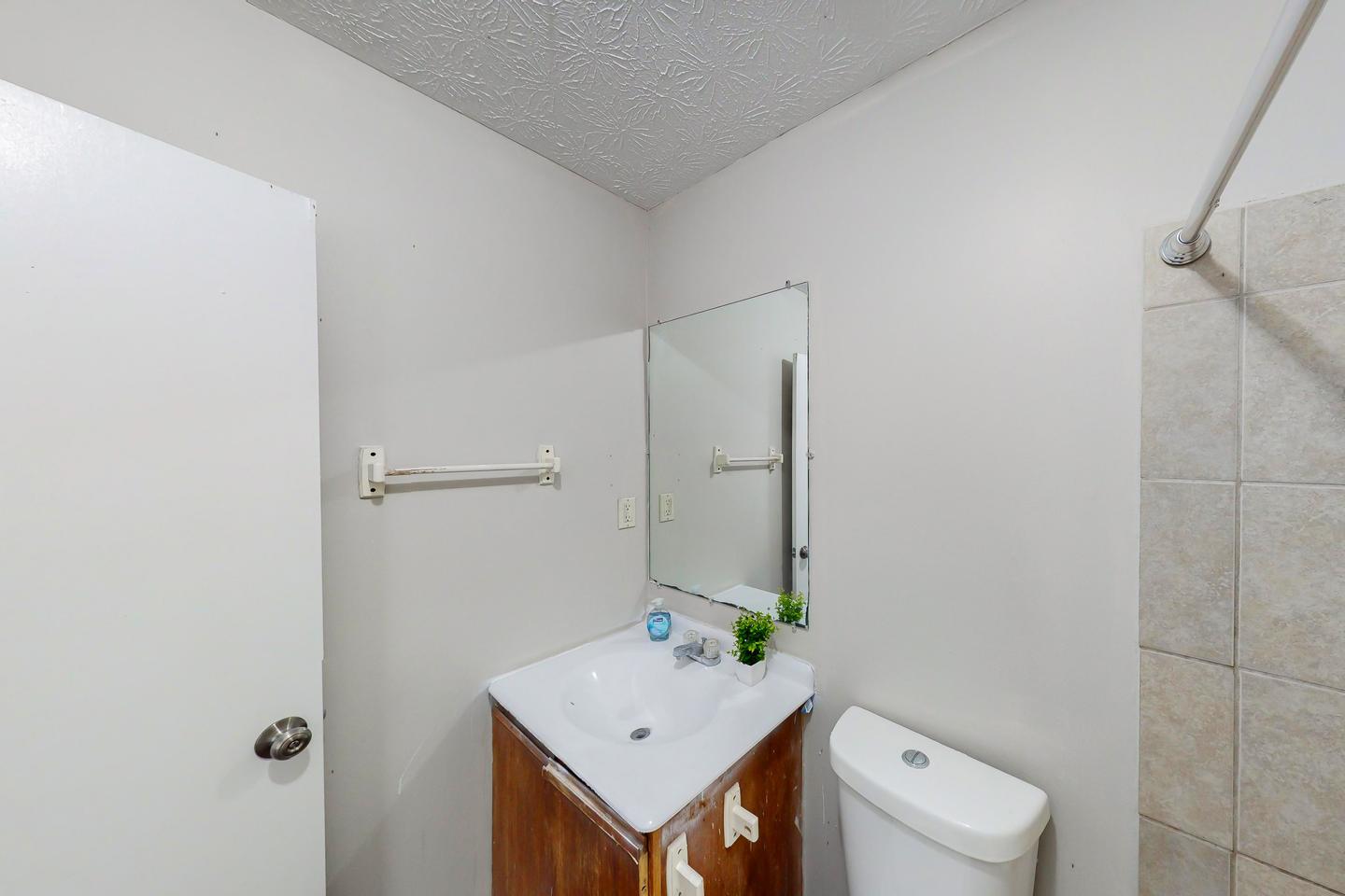 Bathroom(s)