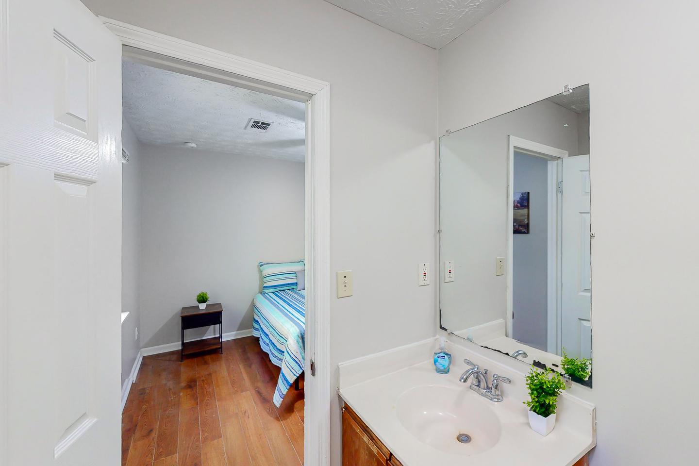 Bathroom(s)