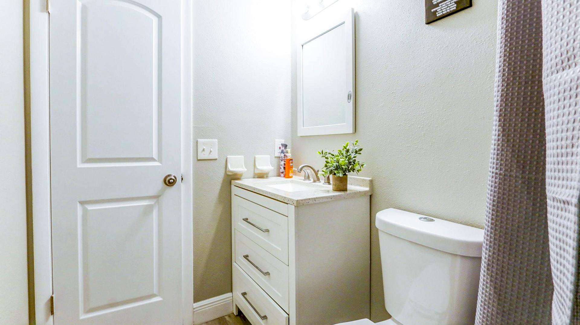 Bathroom(s)