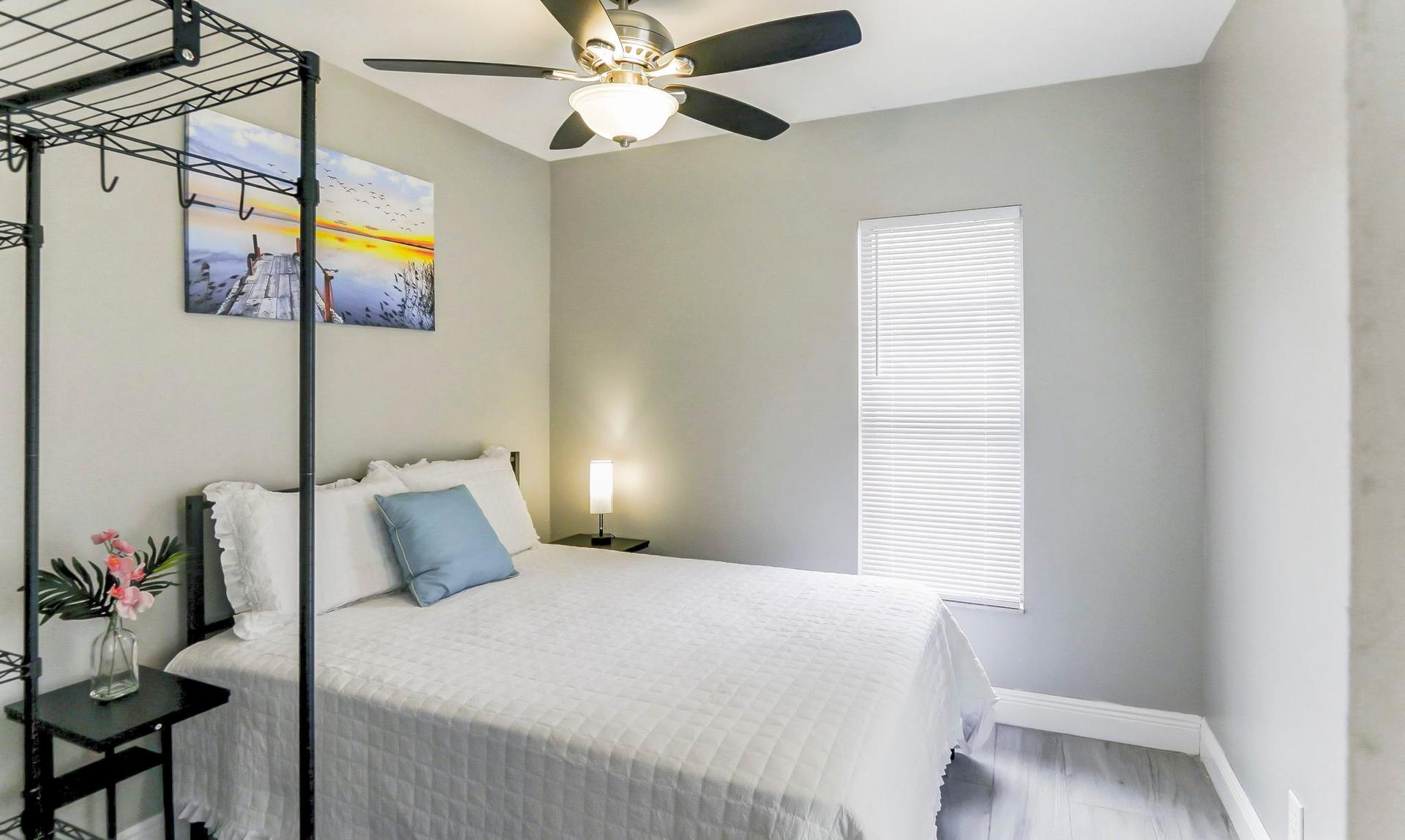 bedroom, detected:ceiling fan, window blind, bed