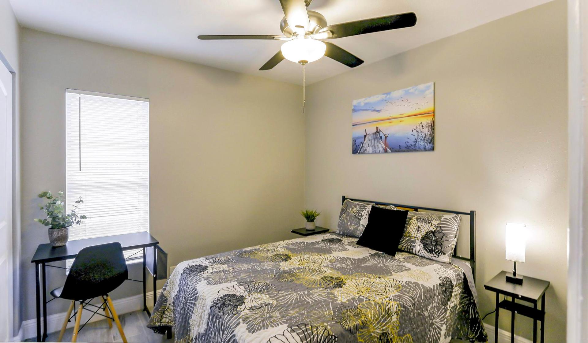 bedroom, detected:ceiling fan, bed, window blind