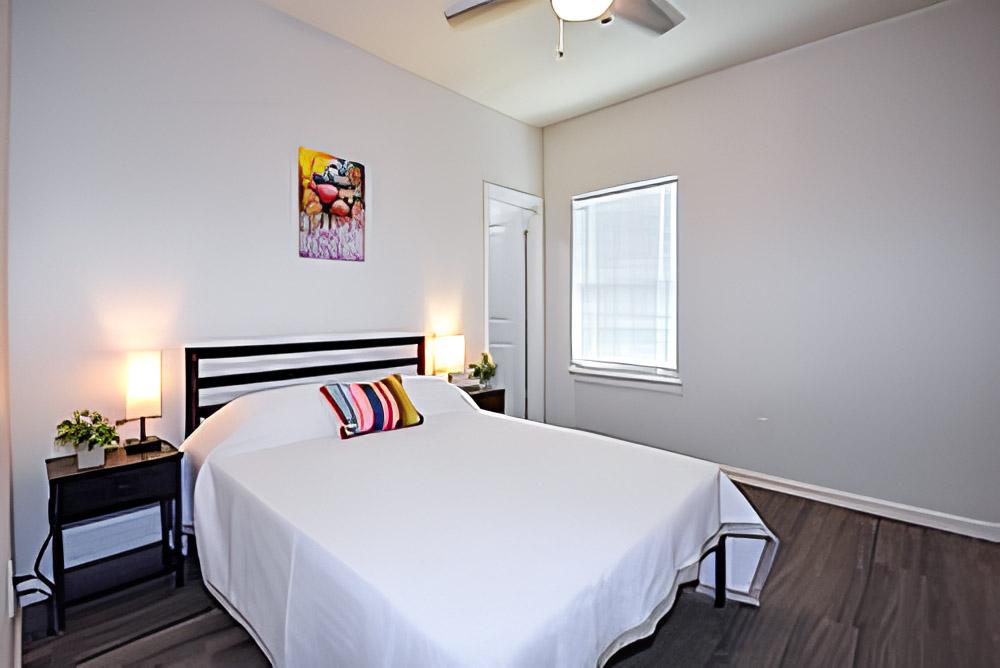 bedroom, detected:ceiling fan, bed, window blind