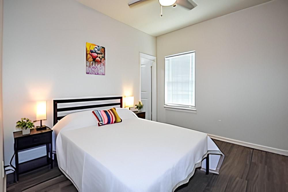 bedroom, detected:ceiling fan, bed, window blind