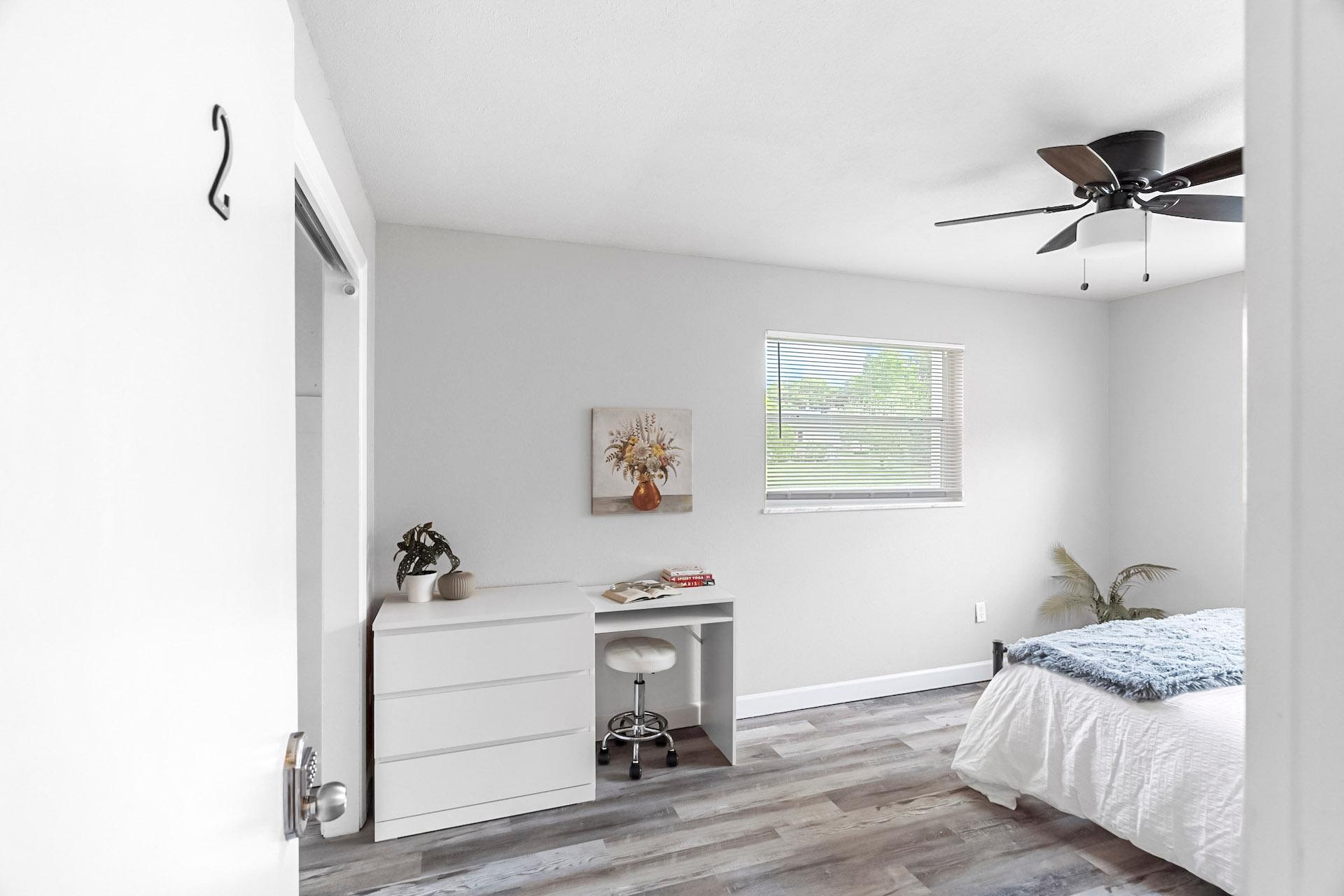 bedroom, detected:ceiling fan, bed, window blind