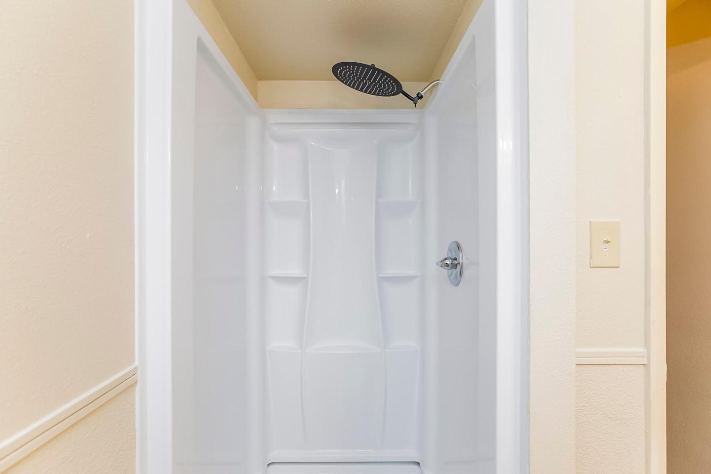 Bathroom(s)