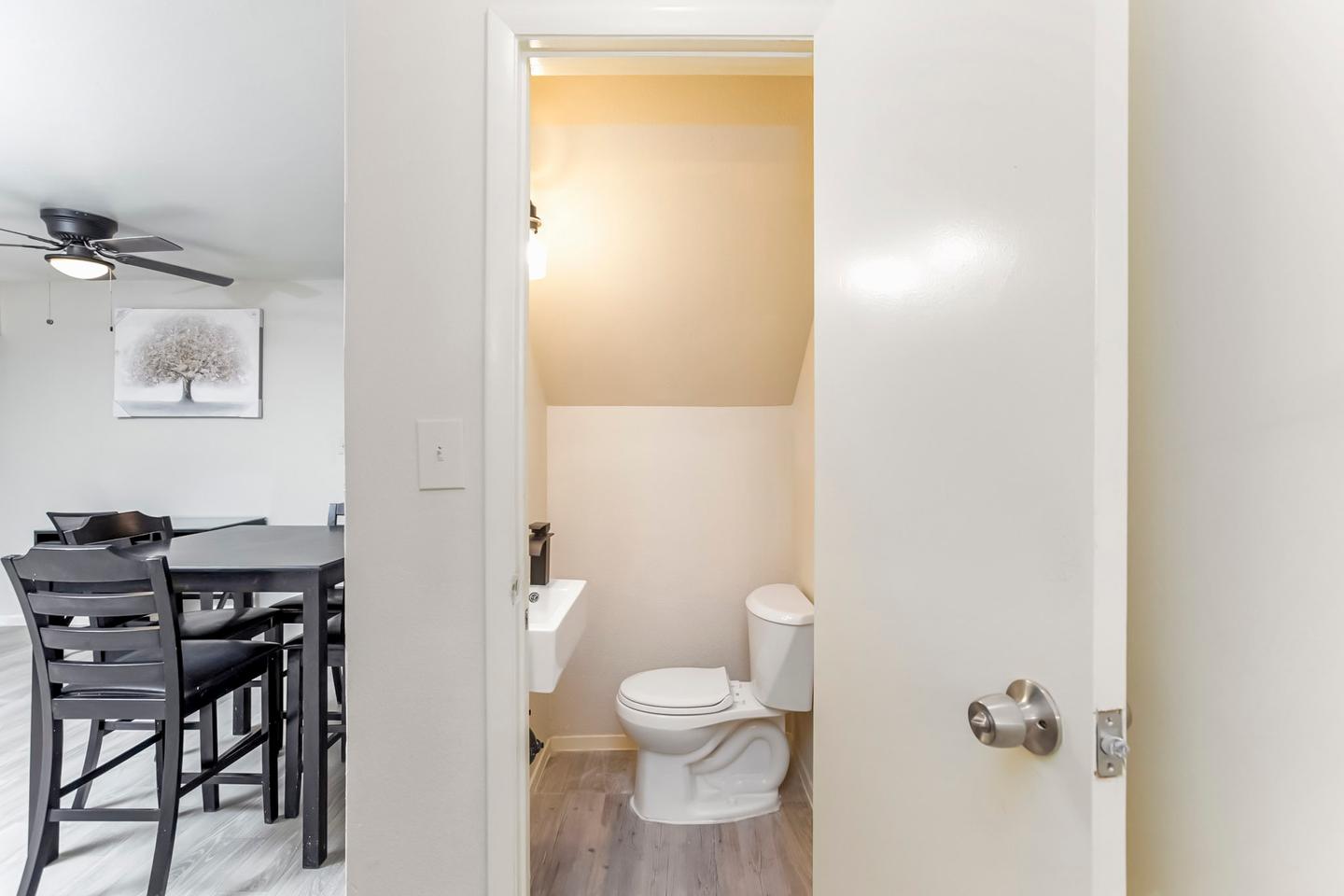 Bathroom(s)