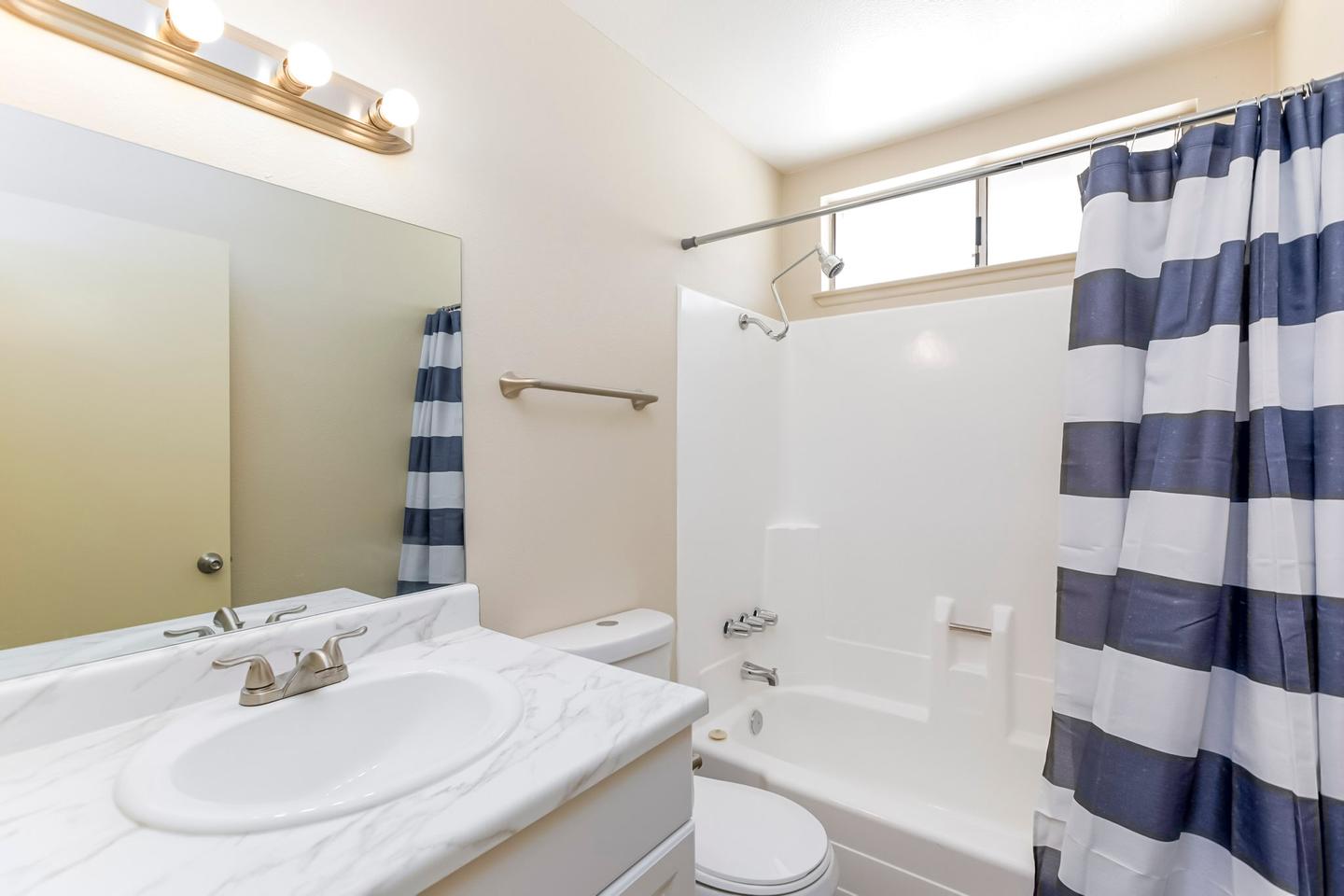 Bathroom(s)