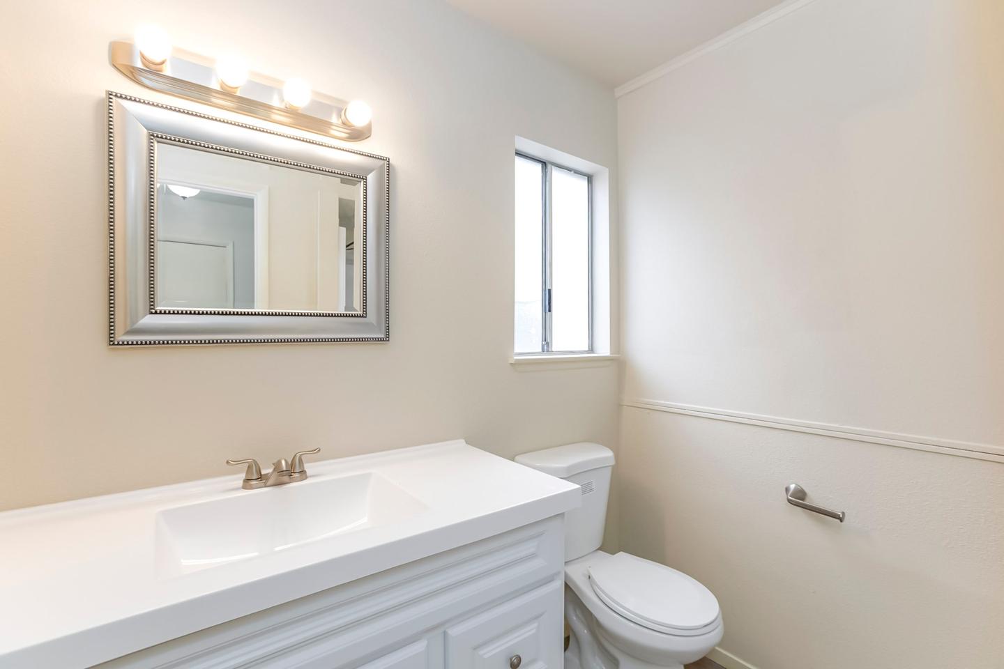 Bathroom(s)