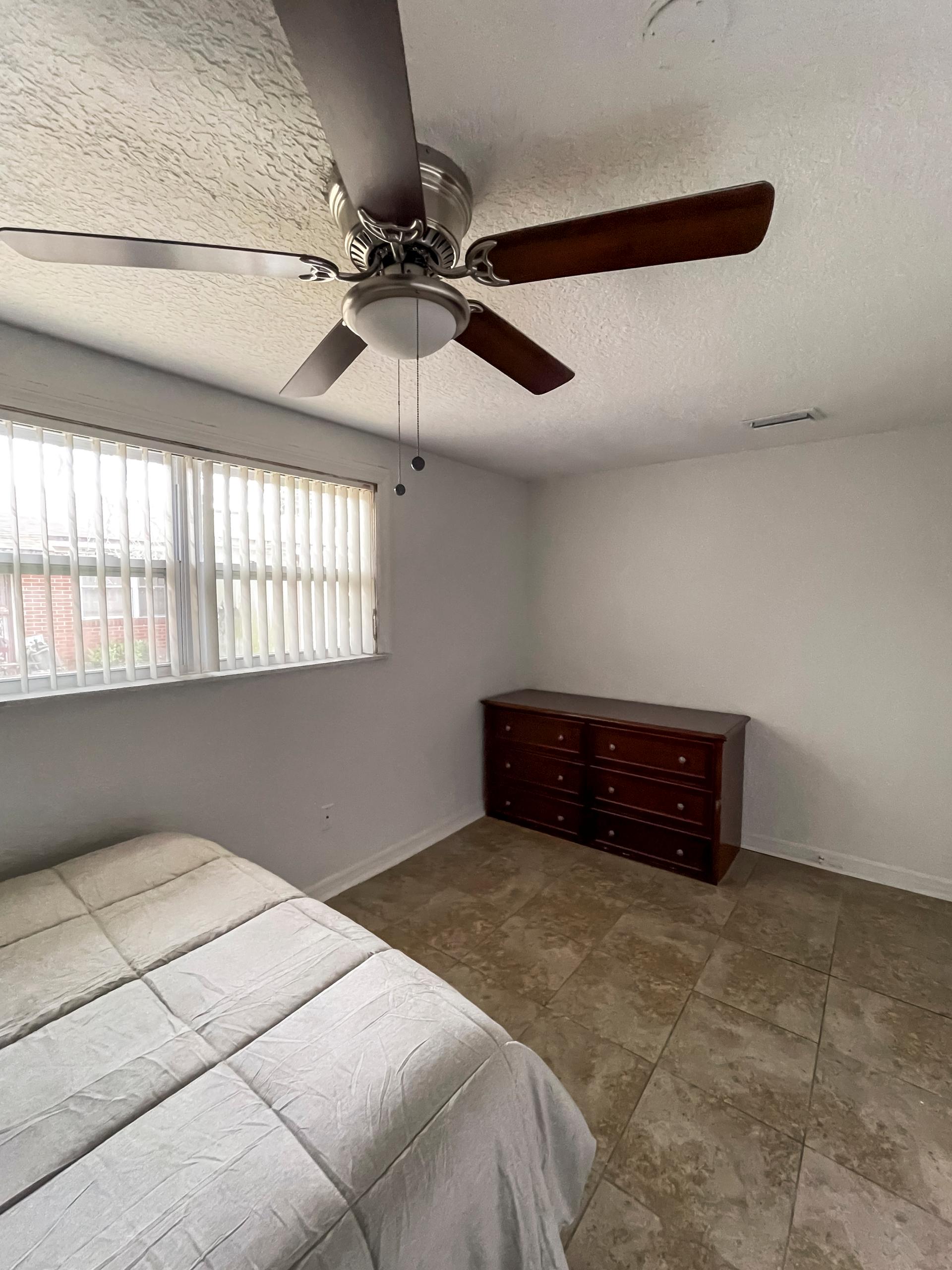 bedroom, detected:ceiling fan, window blind, bed
