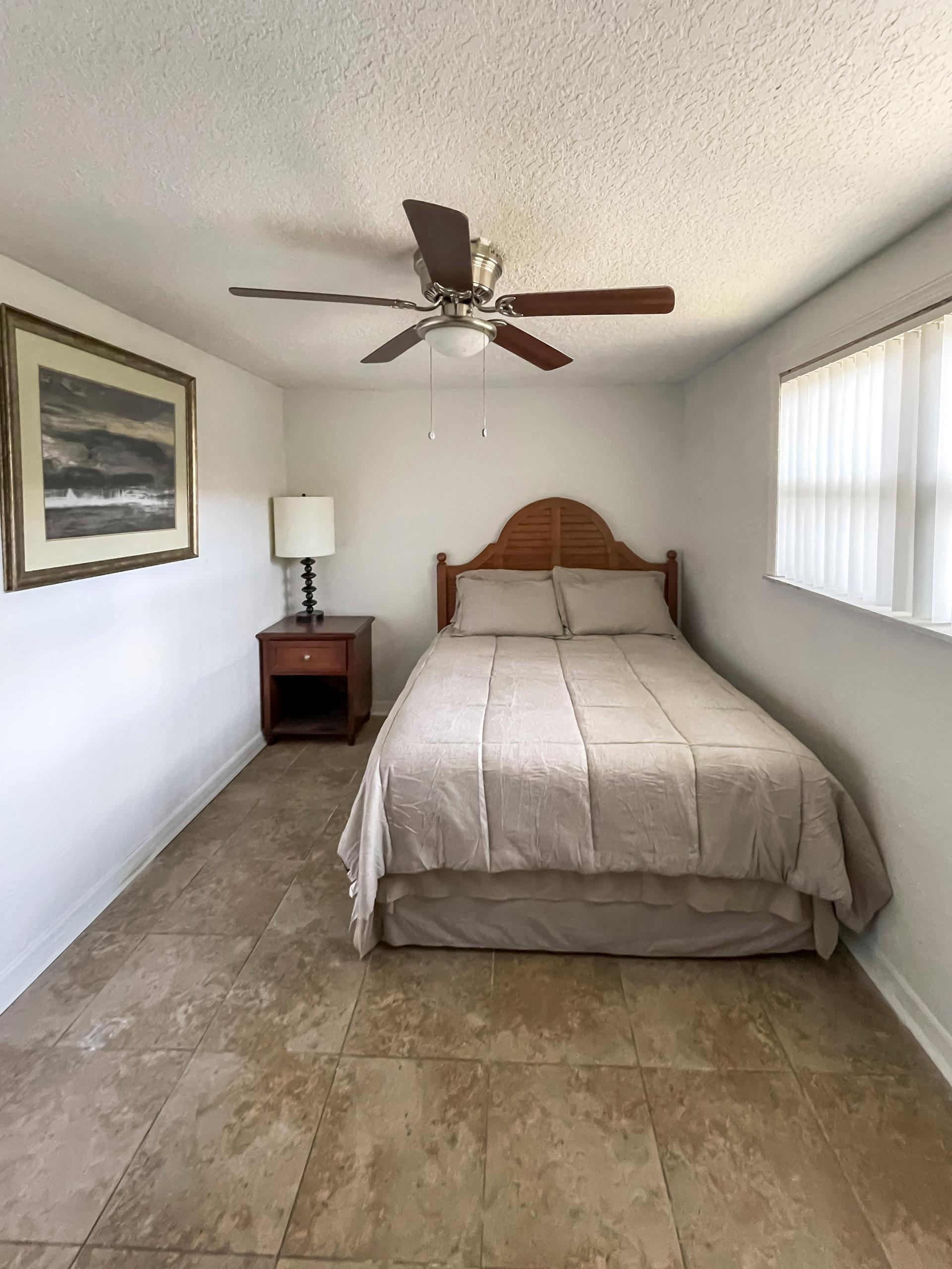 bedroom, detected:ceiling fan, window blind, bed