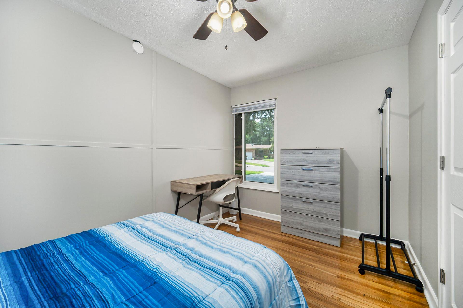 bedroom, detected:ceiling fan, bed