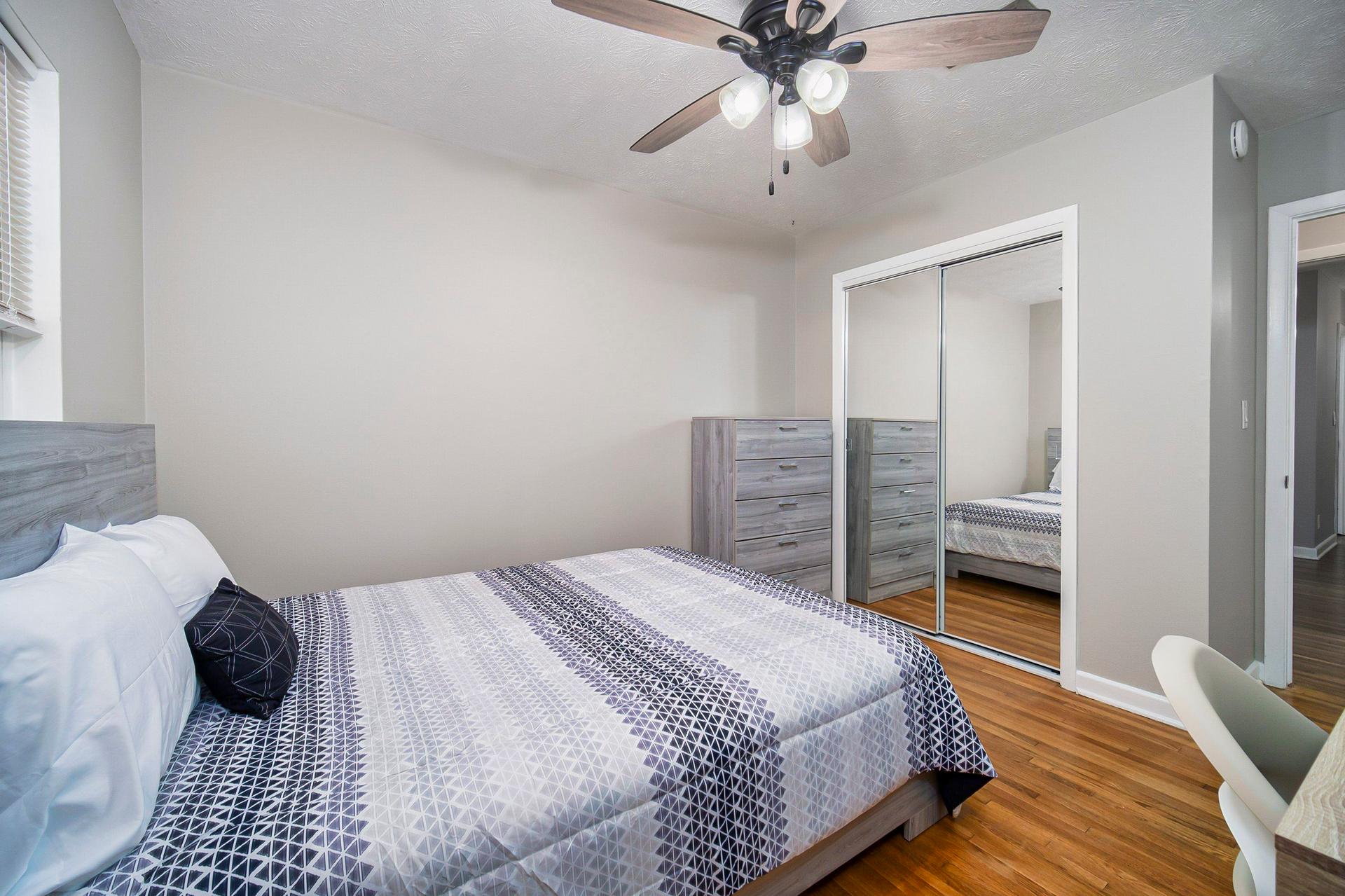 bedroom, detected:ceiling fan, bed, window blind