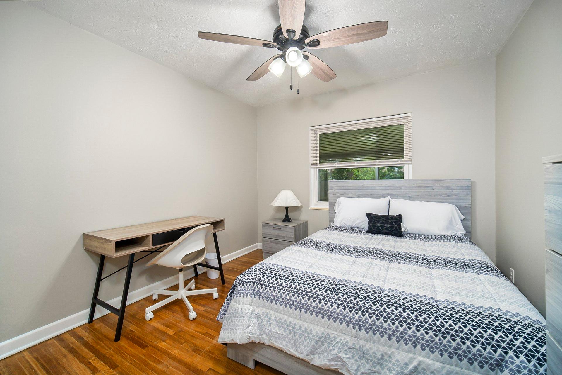 bedroom, detected:ceiling fan, bed, window blind