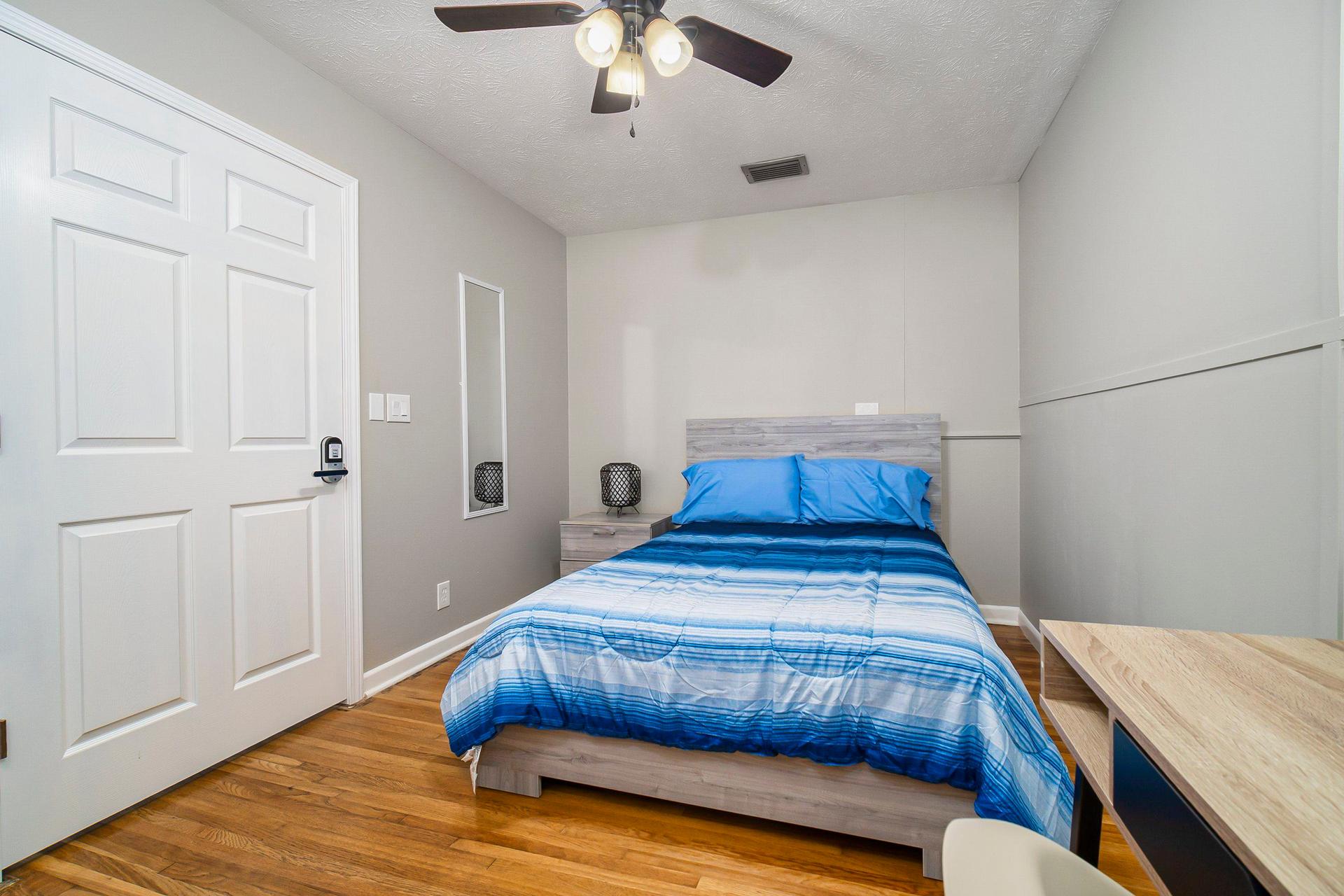 bedroom, detected:ceiling fan, bed