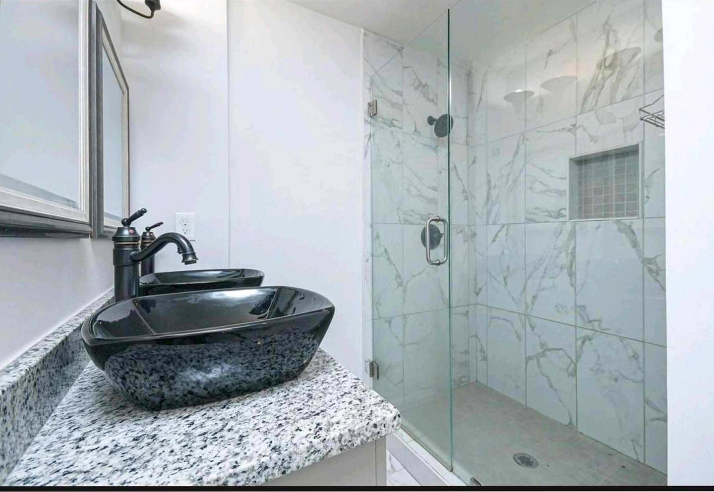 Bathroom(s)