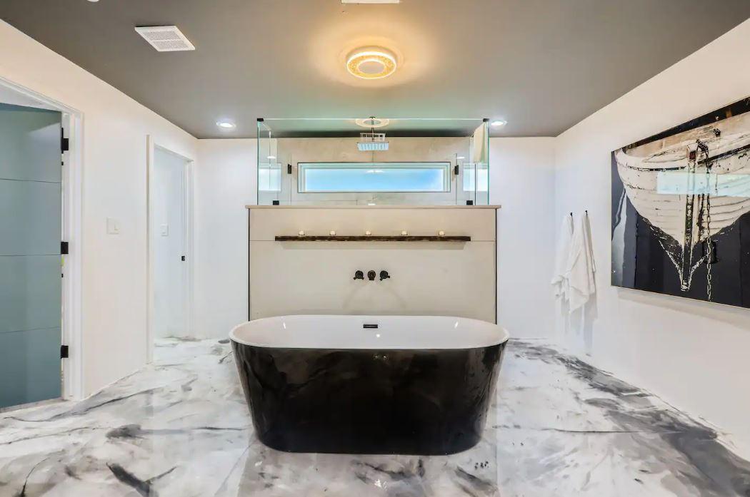 Bathroom(s)