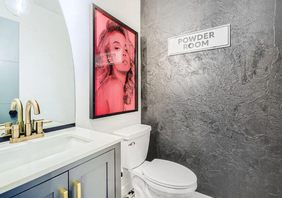 Bathroom(s)