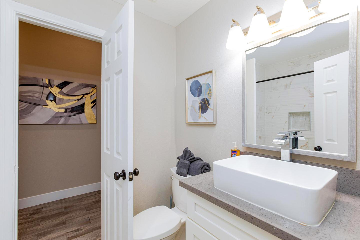 Bathroom(s)