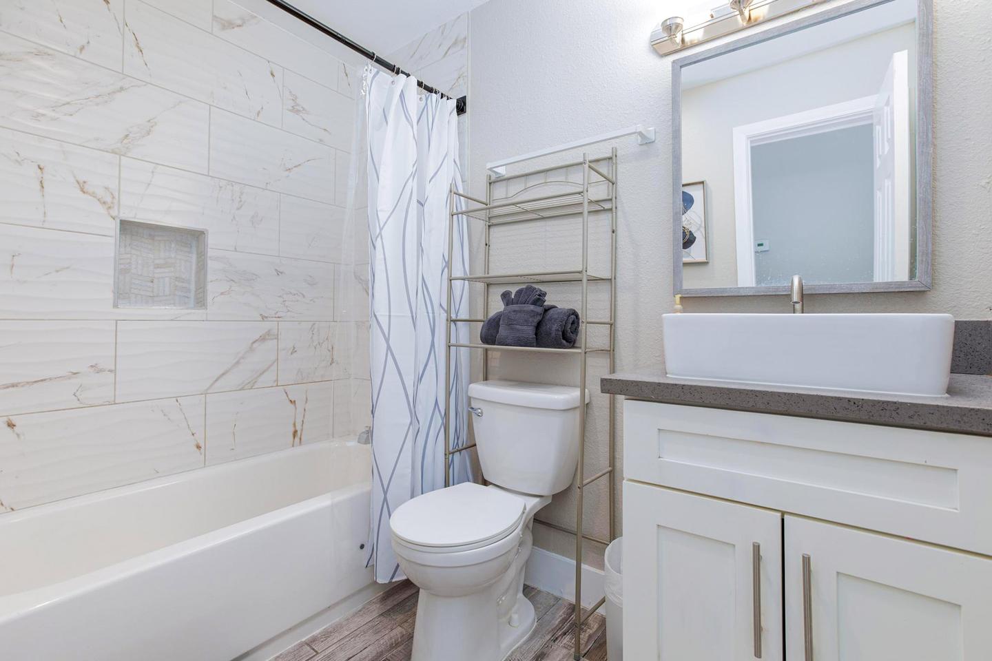 Bathroom(s)