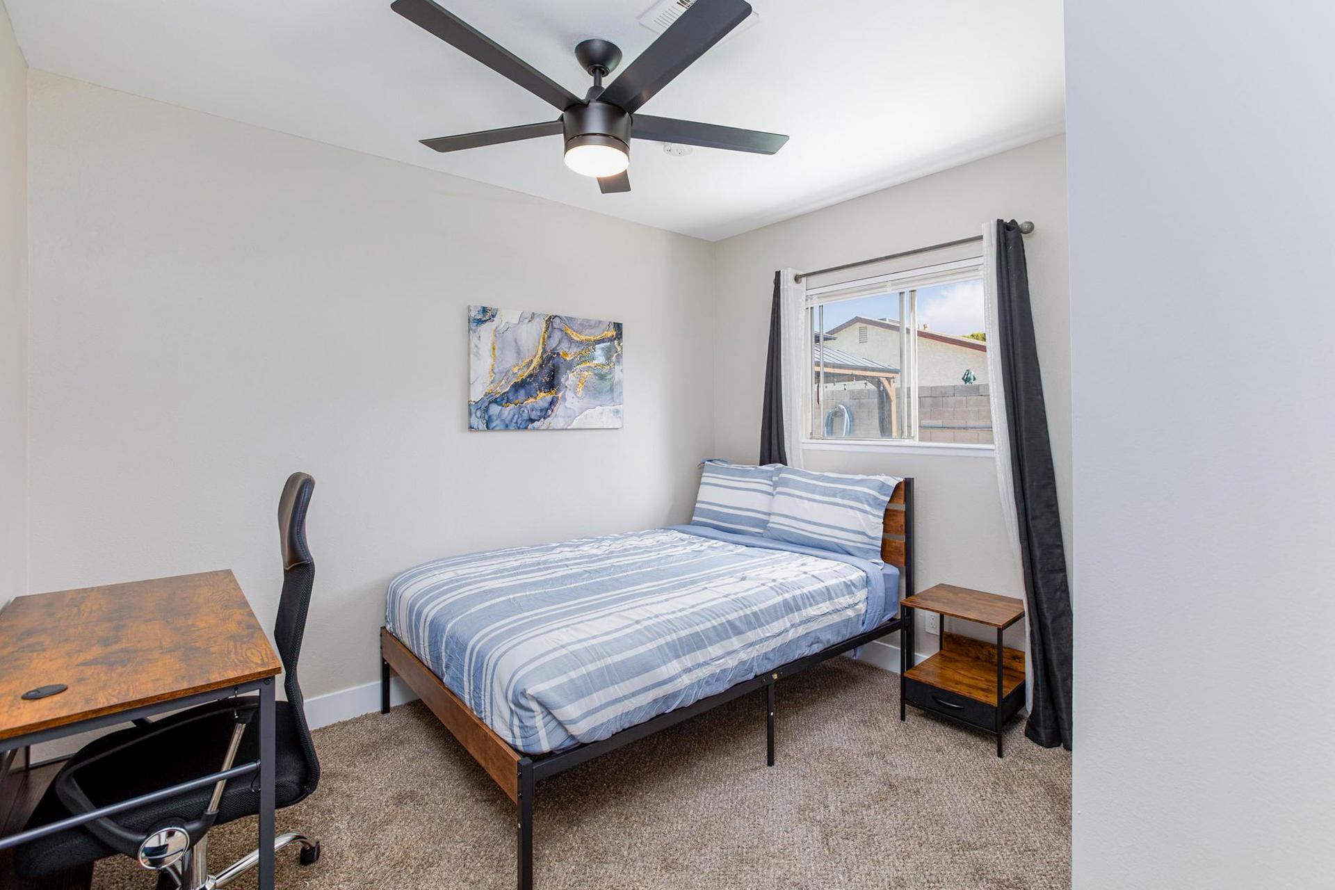 bedroom, detected:ceiling fan, window blind, bed