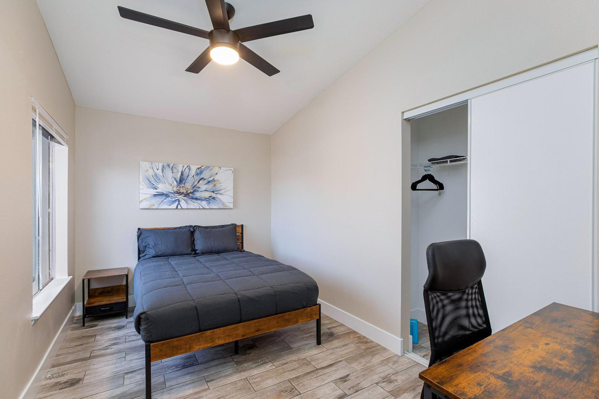 bedroom, detected:ceiling fan, bed, window blind