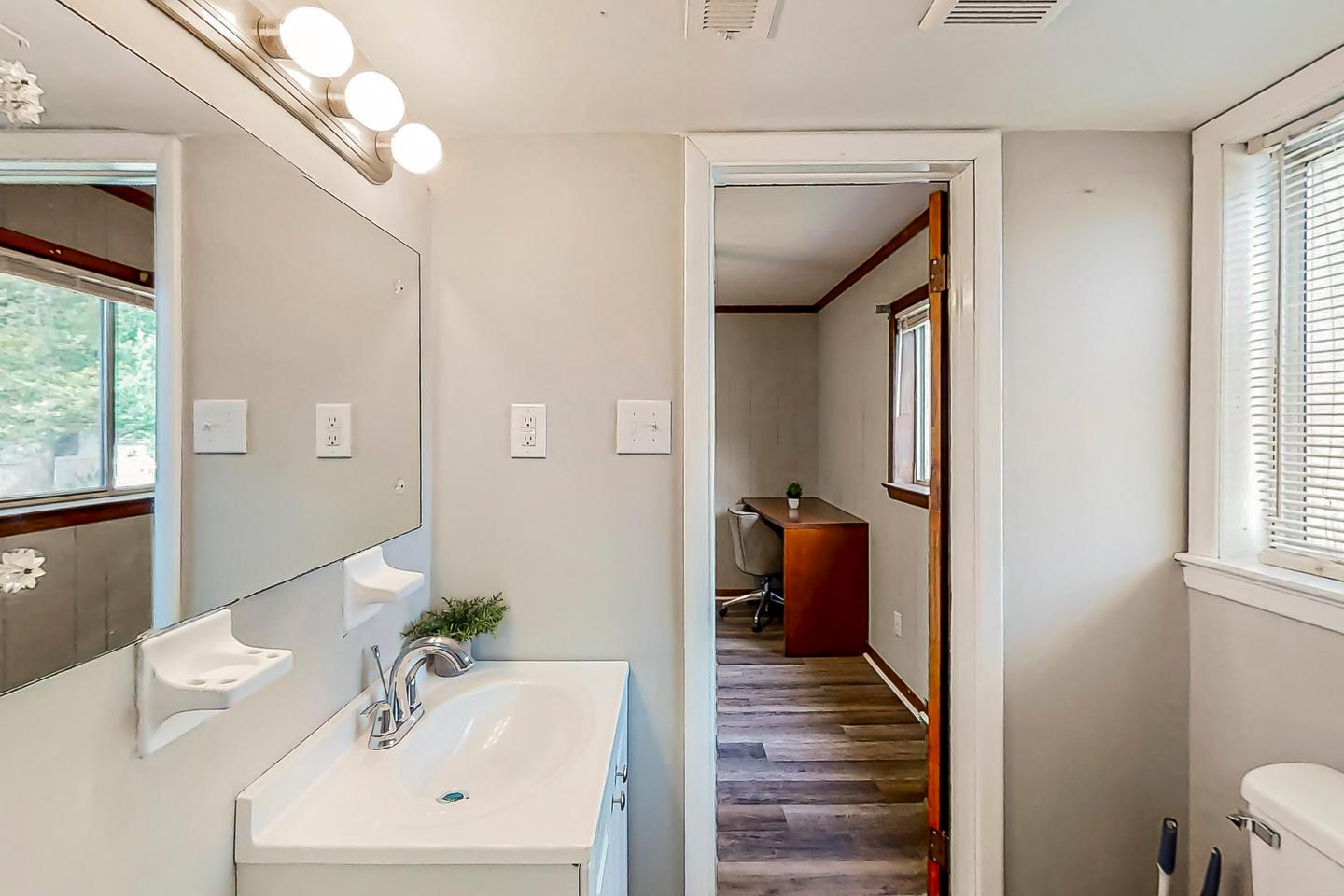 Bathroom(s)