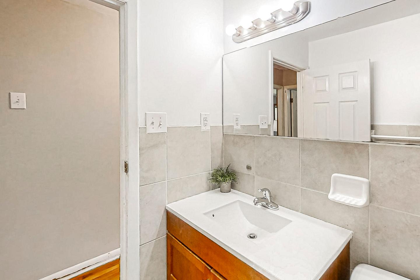 Bathroom(s)